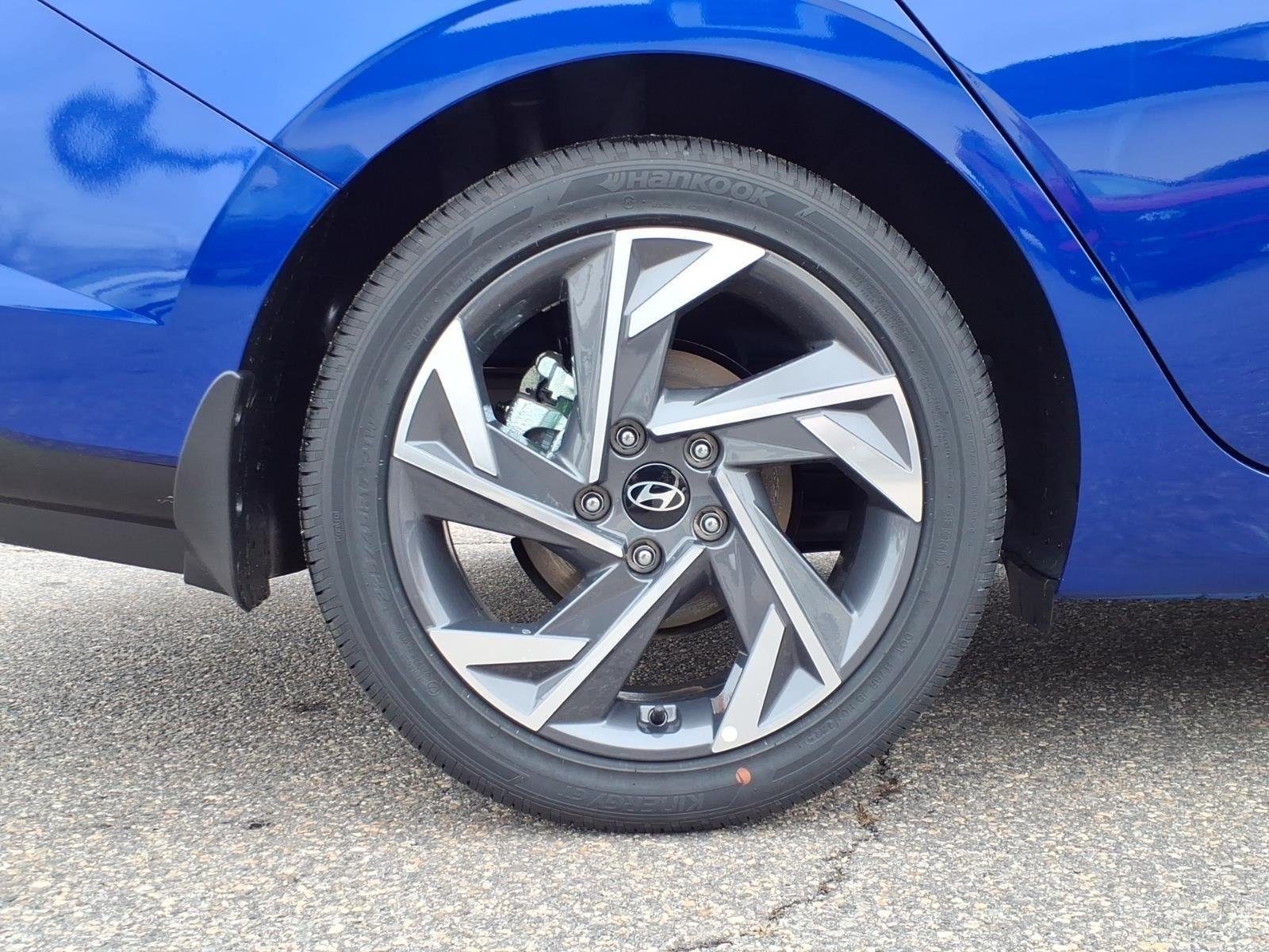 2025 Hyundai Elantra Limited - Photo 7