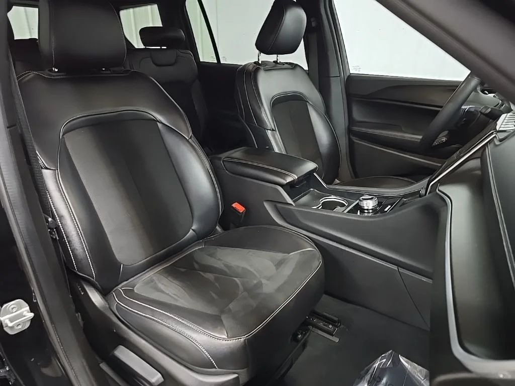 Used 2024 Black Jeep Altitude image 14