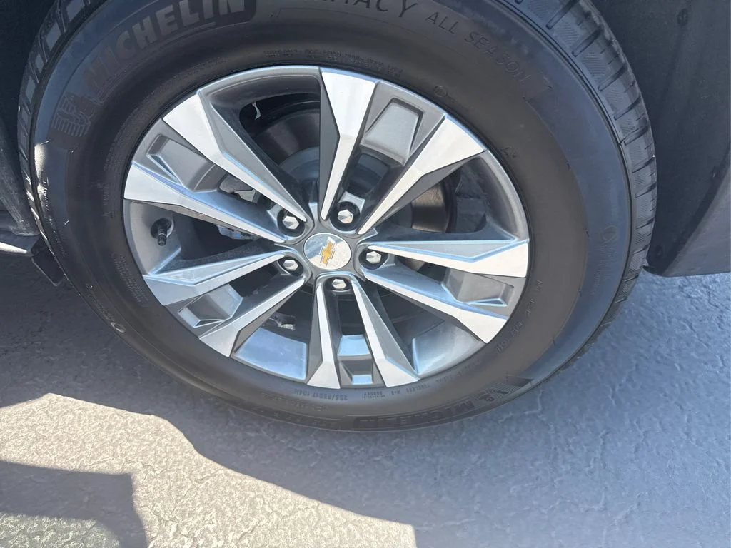 Used 2026 Summit White Chevrolet LT image 34
