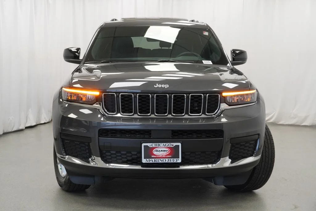 Used 2025 Gray Jeep Laredo image 14