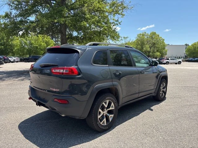 Used 2017 Gray Jeep Trailhawk image 5