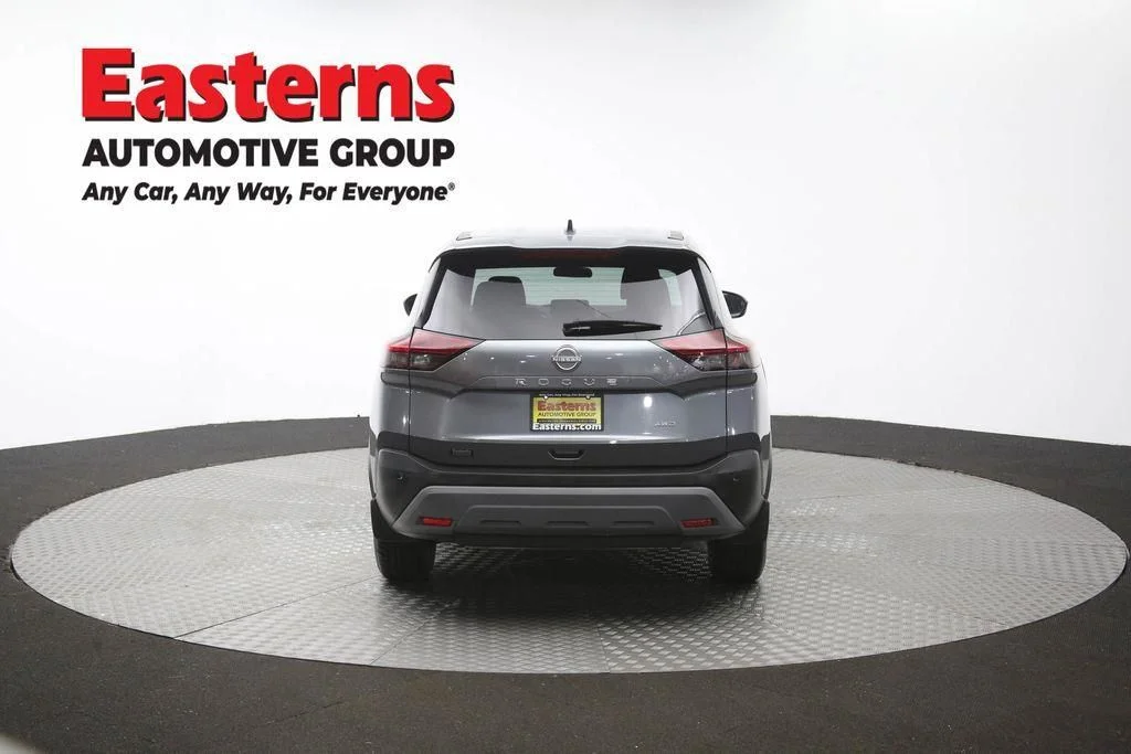 Used 2023 Gray Nissan S image 39