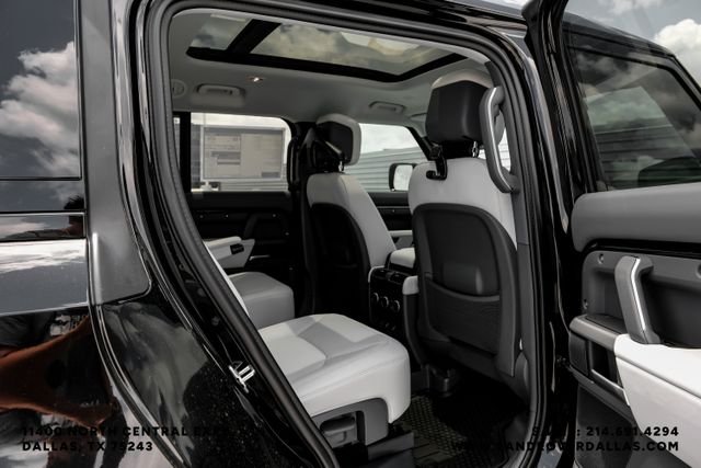 New 2026 Santorini Black Land Rover X-Dynamic SE image 32