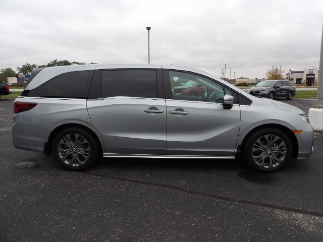 Certified Used 2025 Solar Silver Metallic Honda Touring image 8