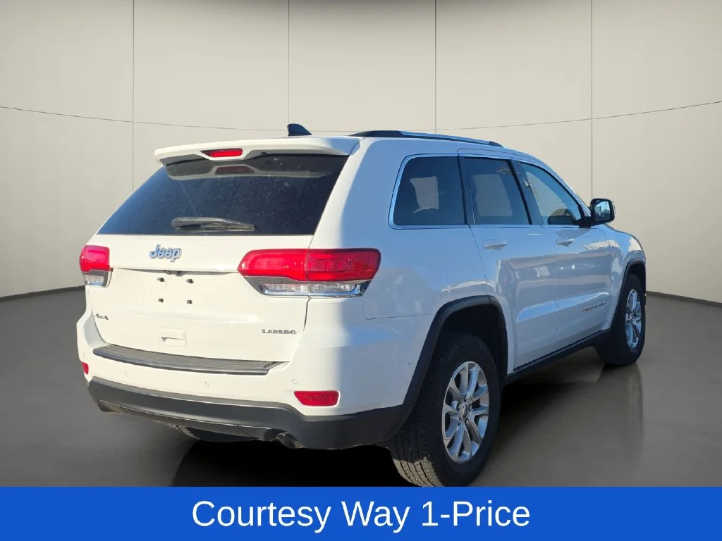 Used 2015 White/off-white Jeep Laredo image 9