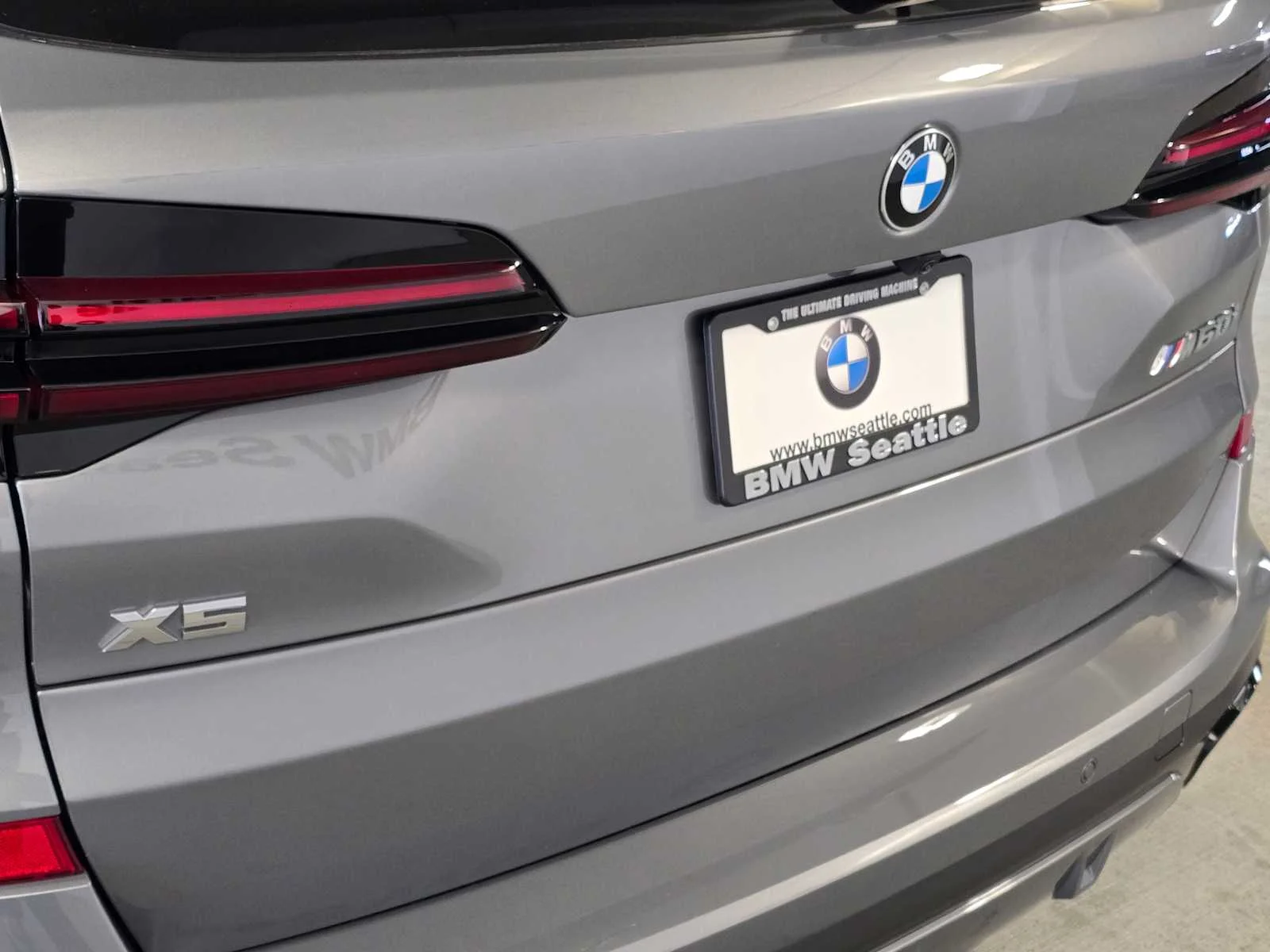 New 2026 Skyscraper Grey Metallic BMW M60i image 7