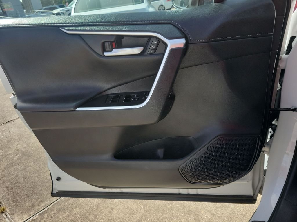 Certified Used 2025  Toyota Limited image 12