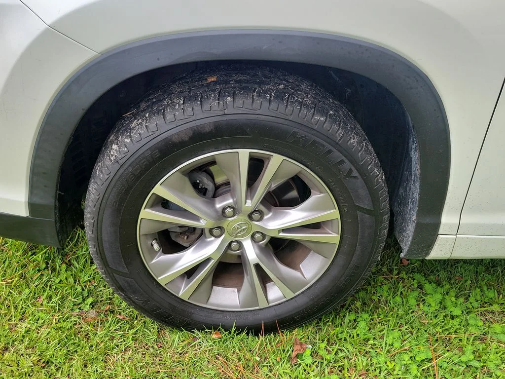 Used 2015 White Toyota XLE V6 image 6
