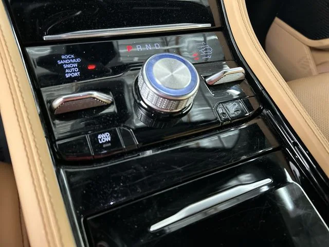 Used 2023 White/off-white Jeep Summit Reserve image 10