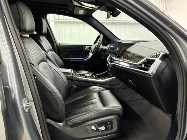 Used 2025 Gray BMW xDrive50e image 21