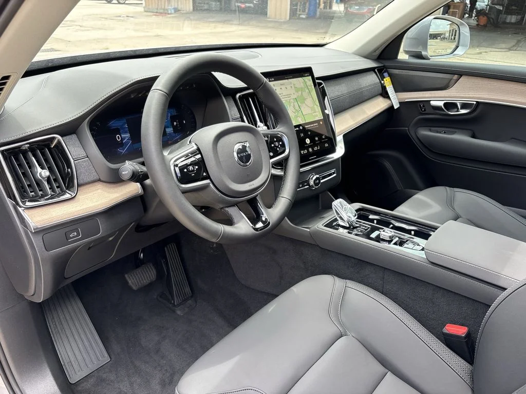 New 2026 Aurora Silver Volvo Plus image 14