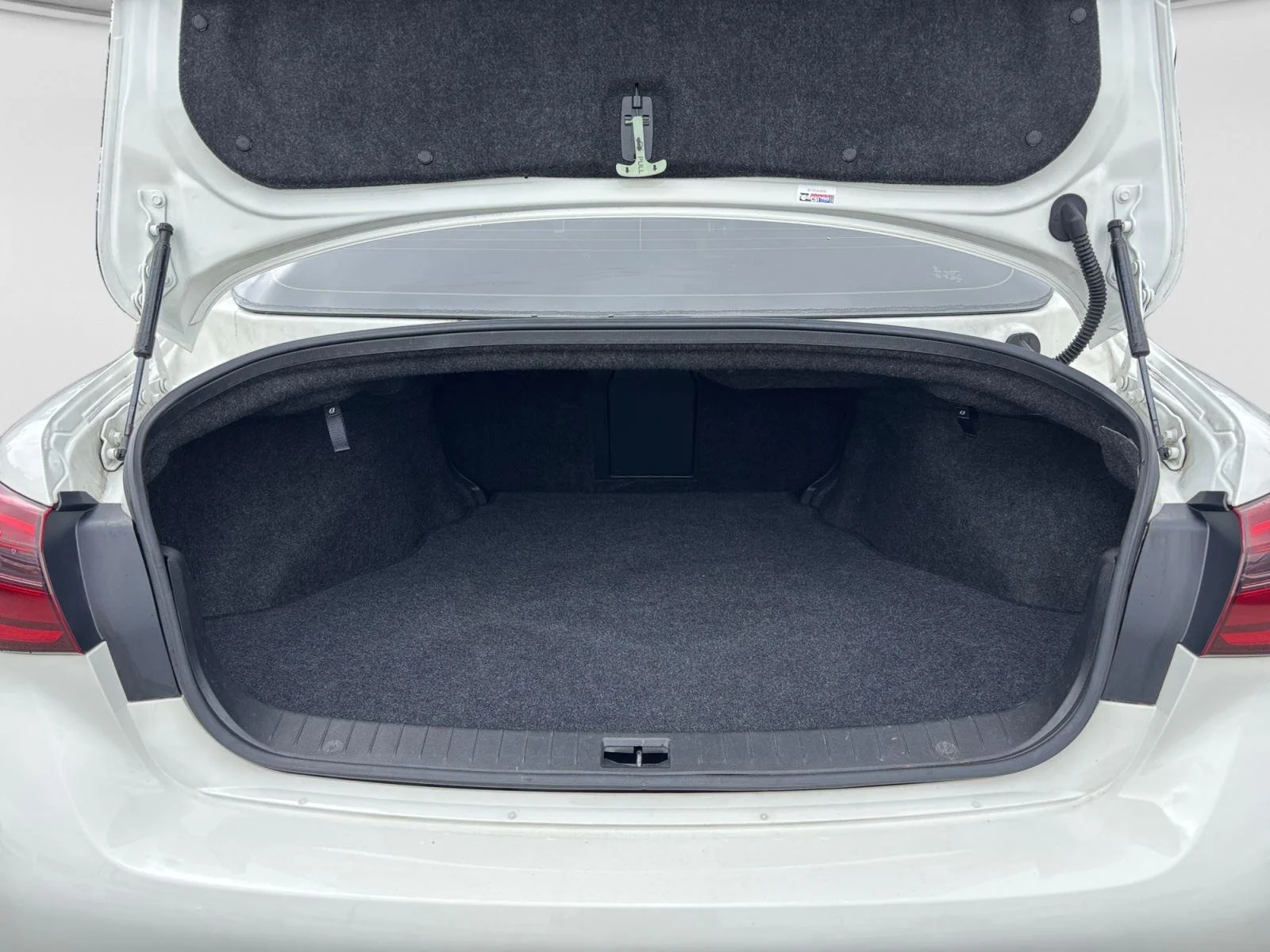 Used 2018 Pure White INFINITI RED SPORT 400 image 19