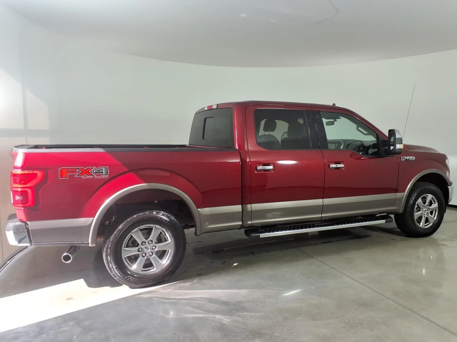 Used 2018 Ruby Red Metallic Tinted Clearcoat/Stone Gray Ford LARIAT image 15