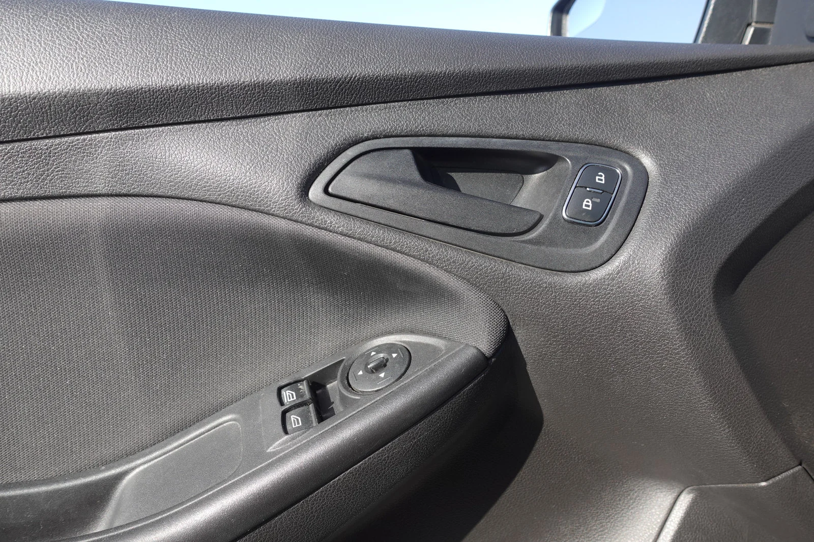 Used 2018 Oxford White Ford S image 15