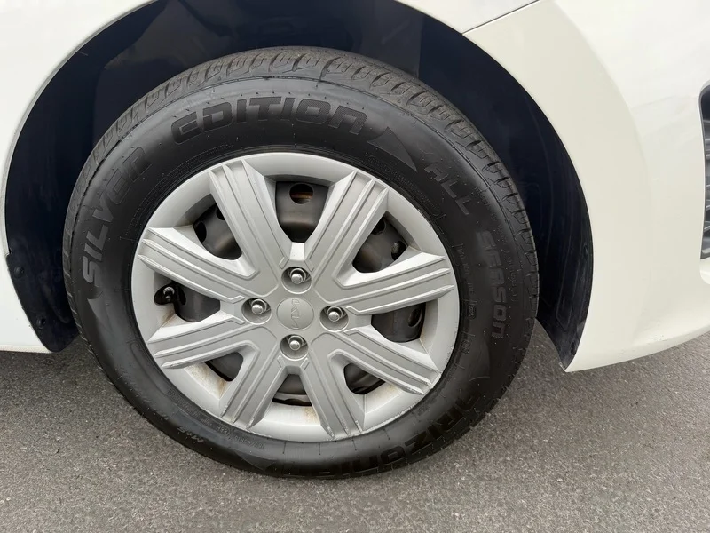 Used 2022 Clear White Kia LX image 29