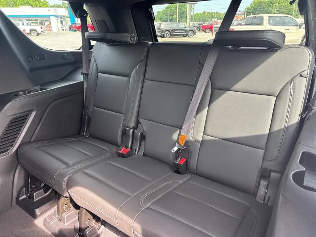 Used 2022 Black Chevrolet Z71 image 14