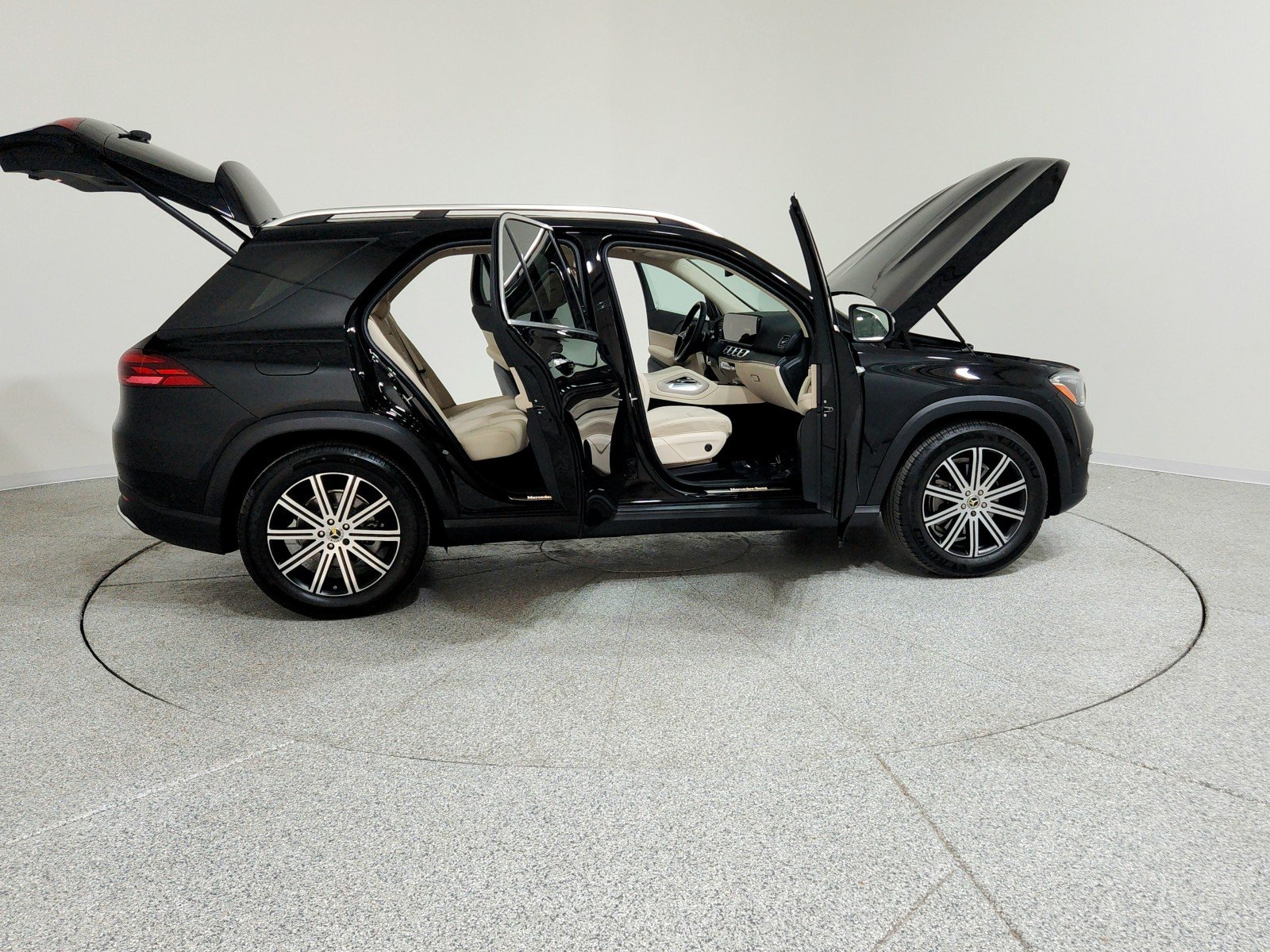 Certified Used 2025 Black Mercedes-Benz GLE 350 image 18