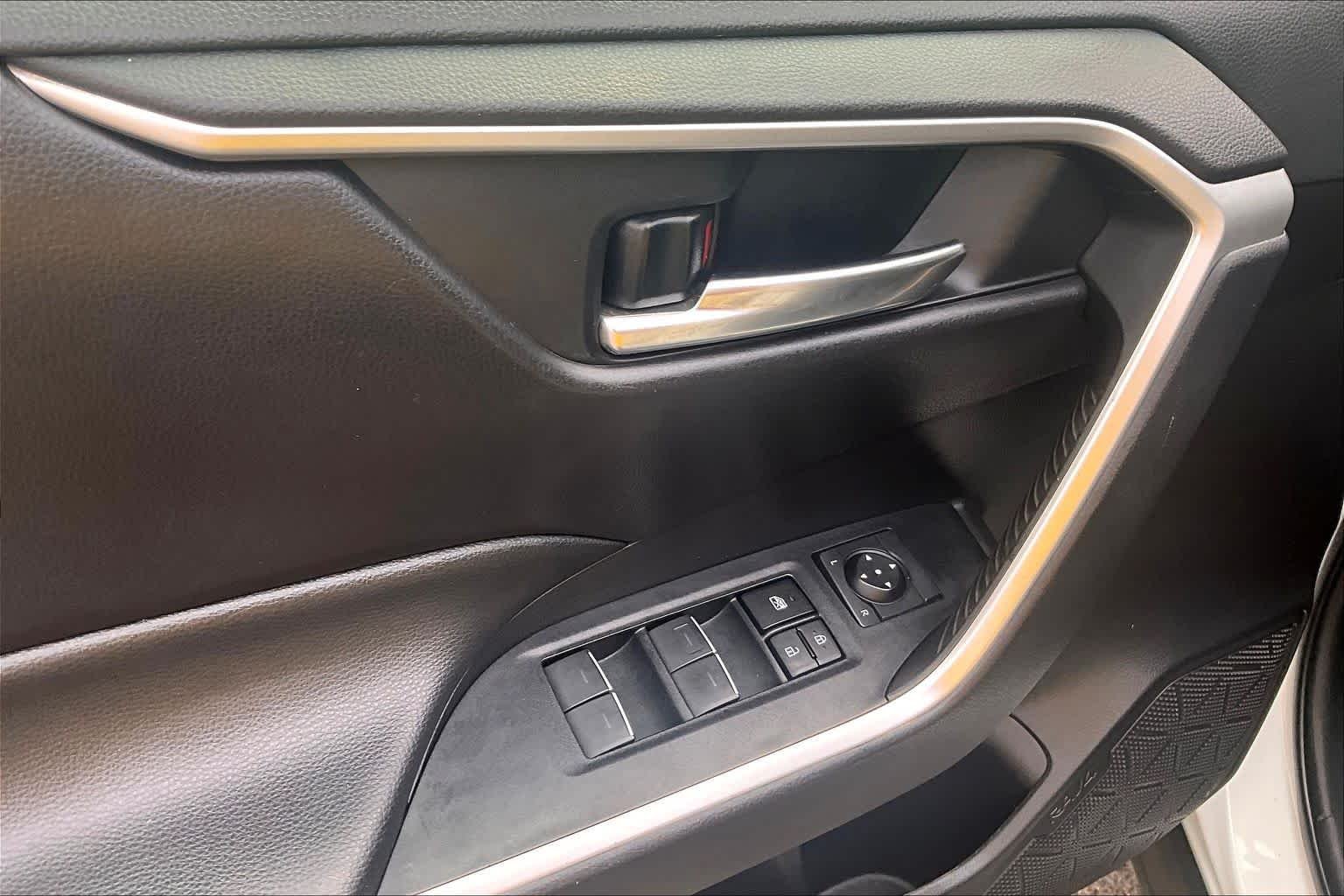 2023 Toyota RAV4 XLE - Photo 31