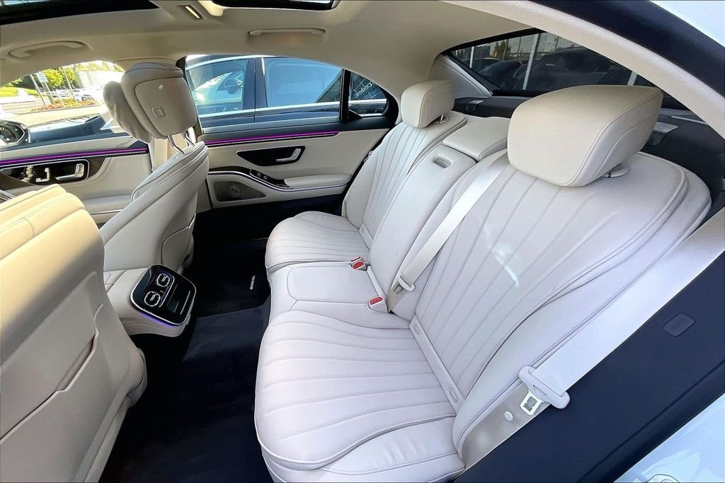 New 2027 MANUFAKTUR Moonlight White Metallic Mercedes-Benz S 500 image 10