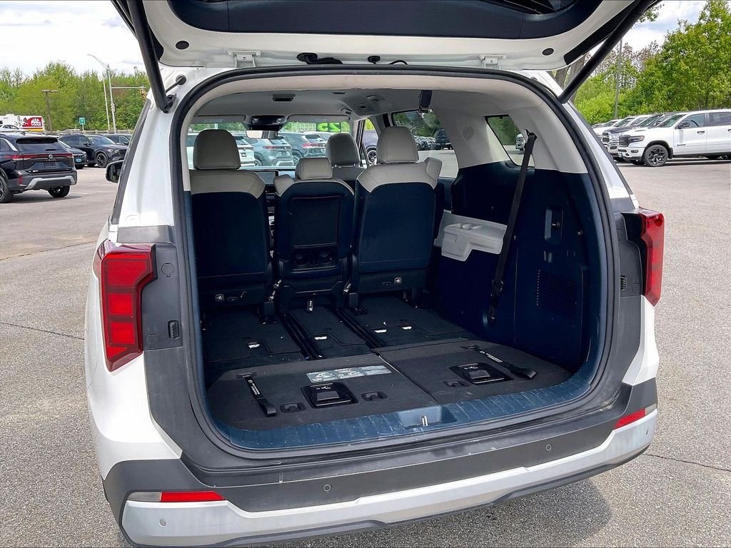 Used 2025 Snow White Pearl Kia EX image 35