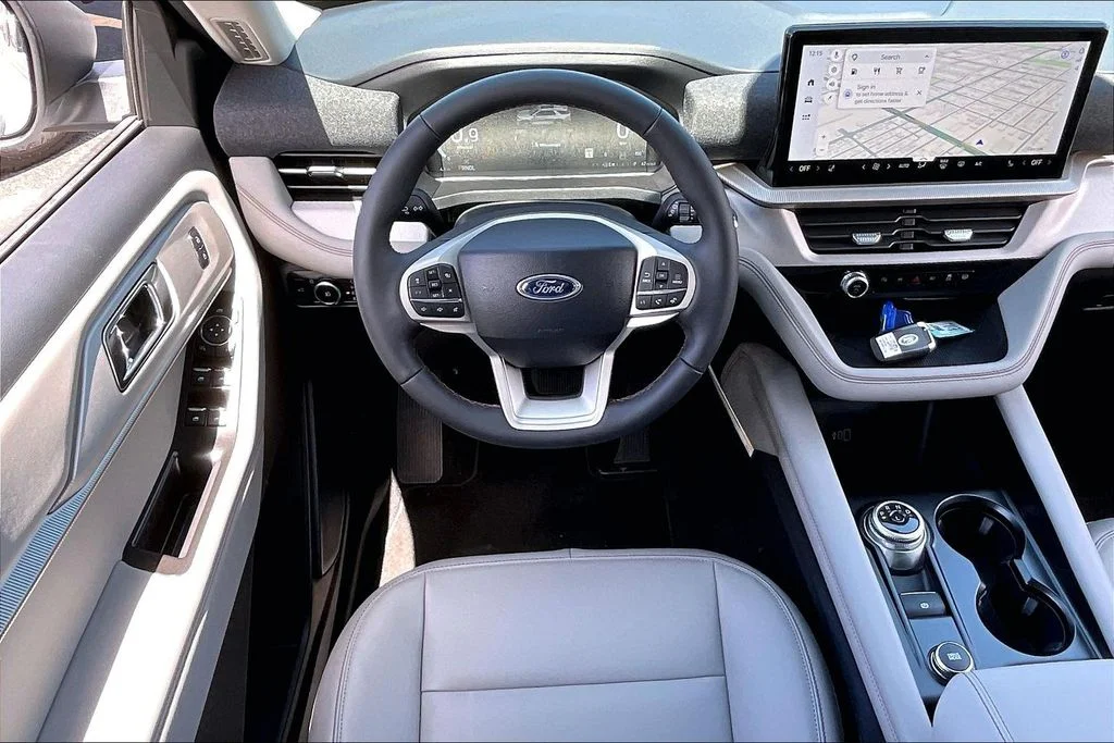 New 2026 Space White Metallic Ford Active image 4