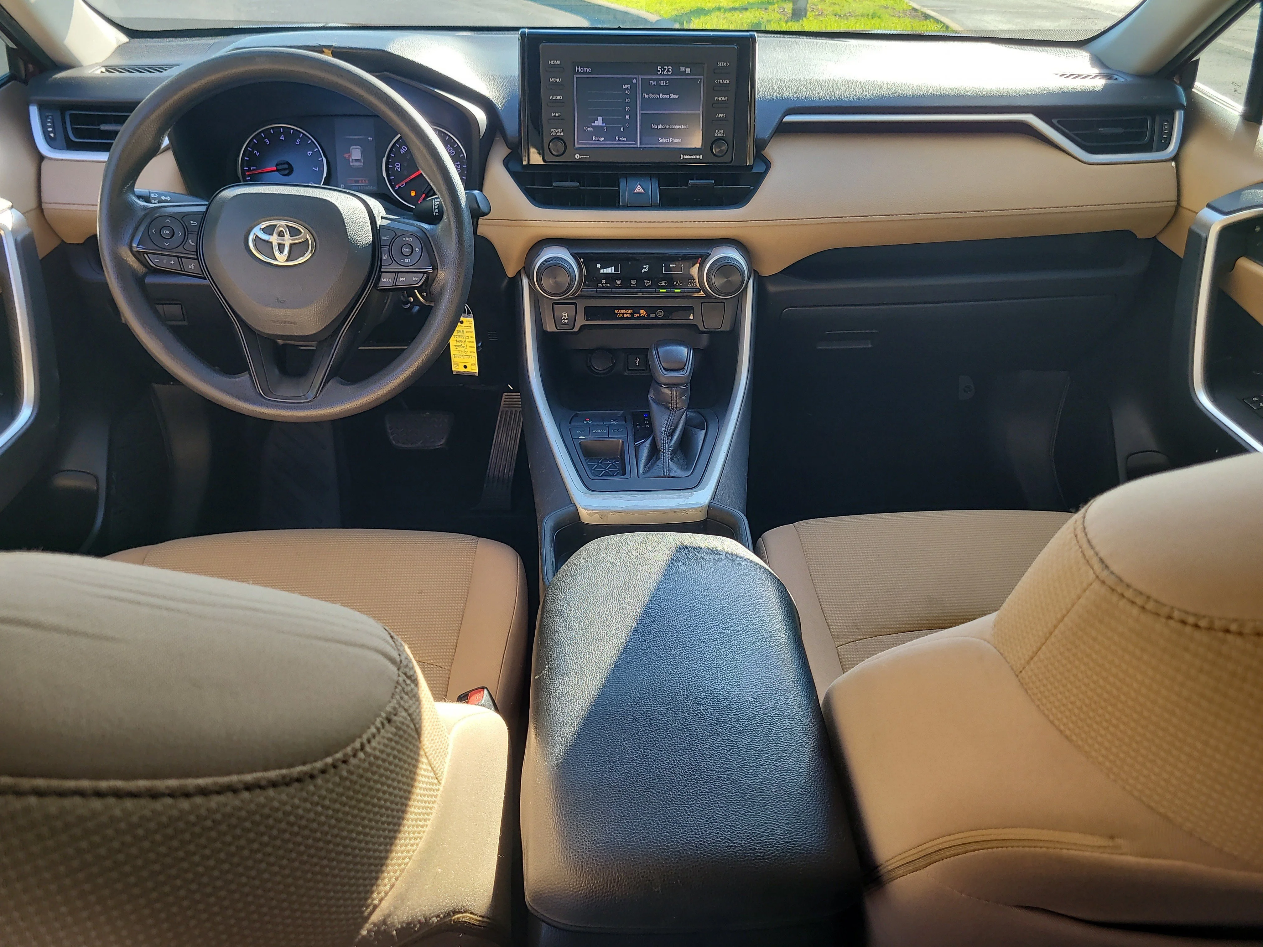 Used 2020 Pearl Toyota LE image 14