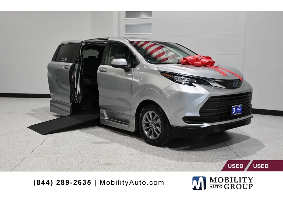 2022 Toyota Sienna LE