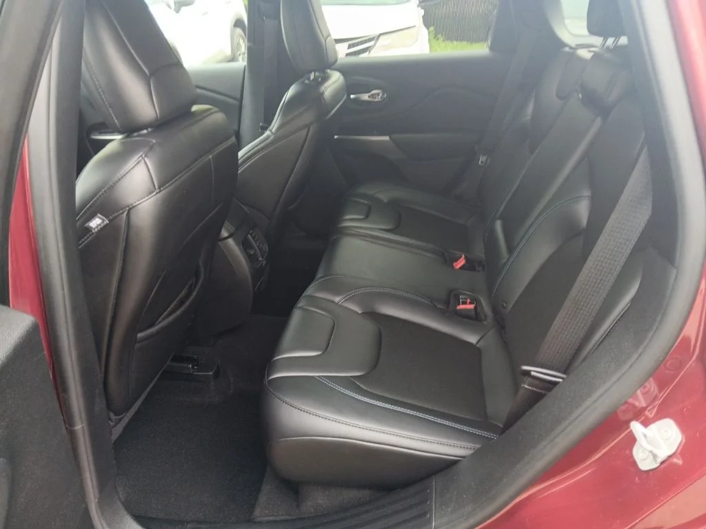Used 2019 Velvet Red Pearlcoat Jeep Latitude Plus image 29