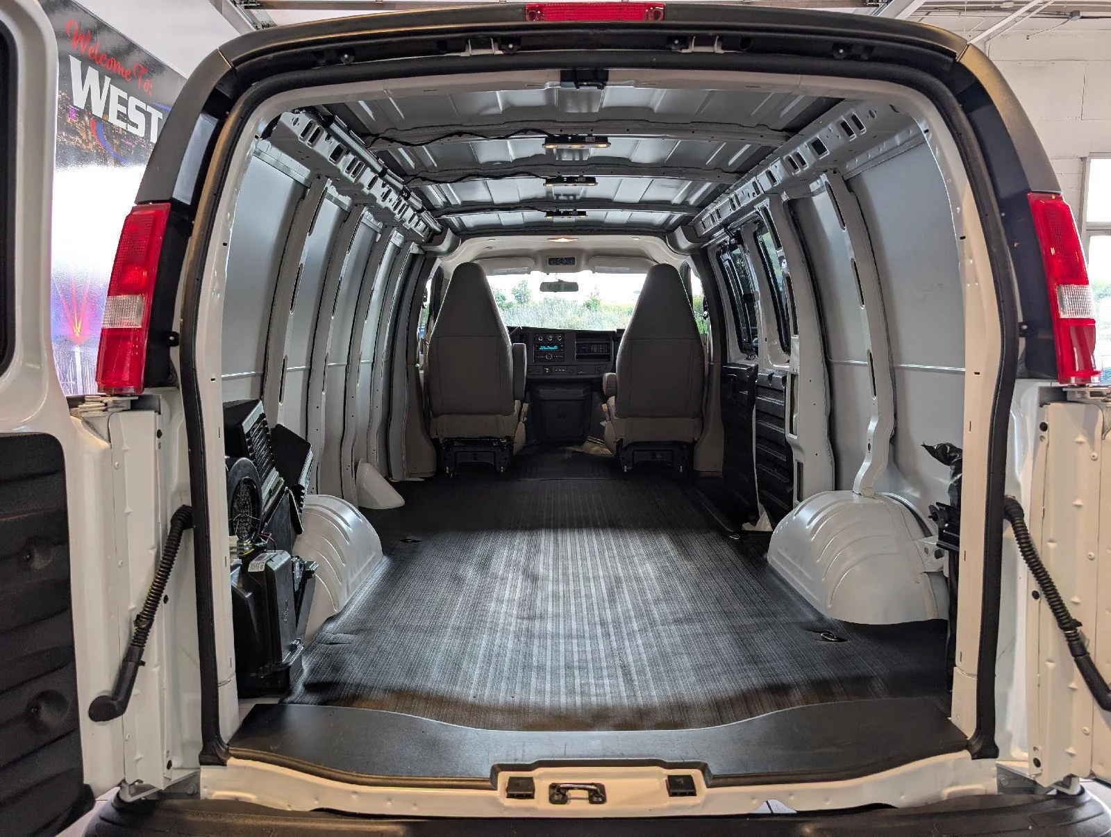 Used 2025 Summit White GMC Work Van image 7