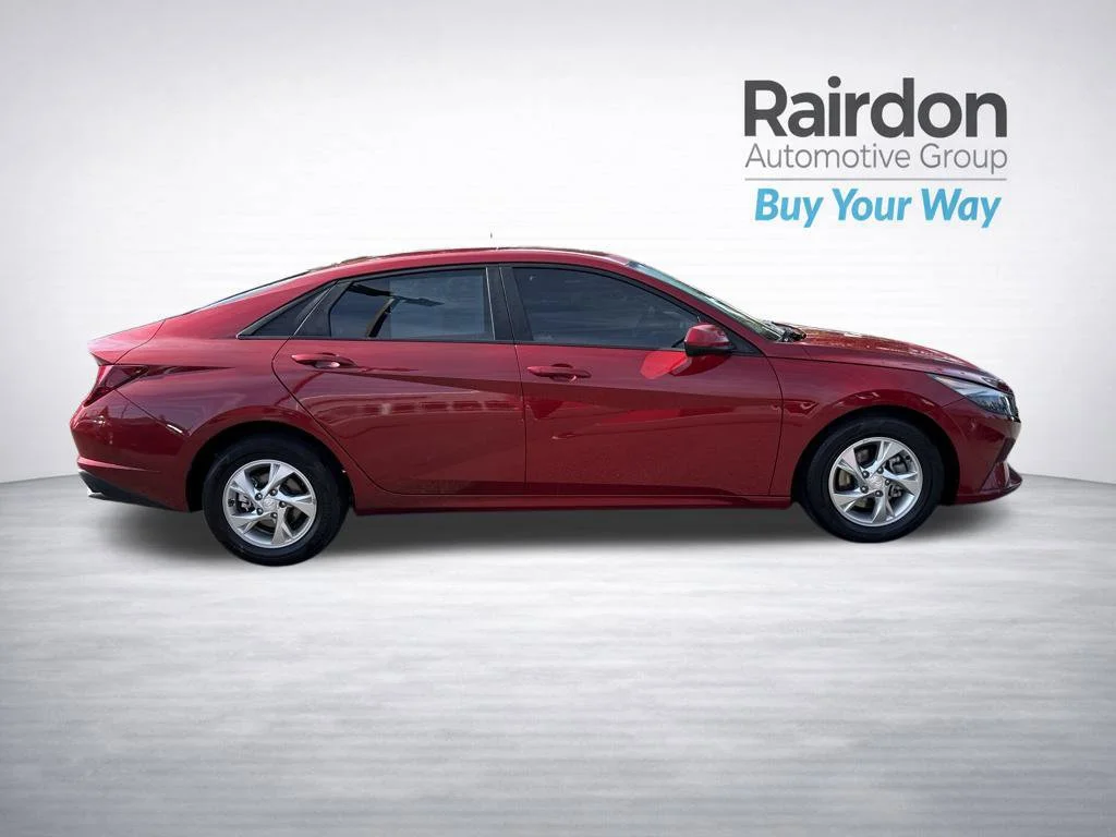 Used 2022 Scarlet Red Pearl Hyundai SE image 8