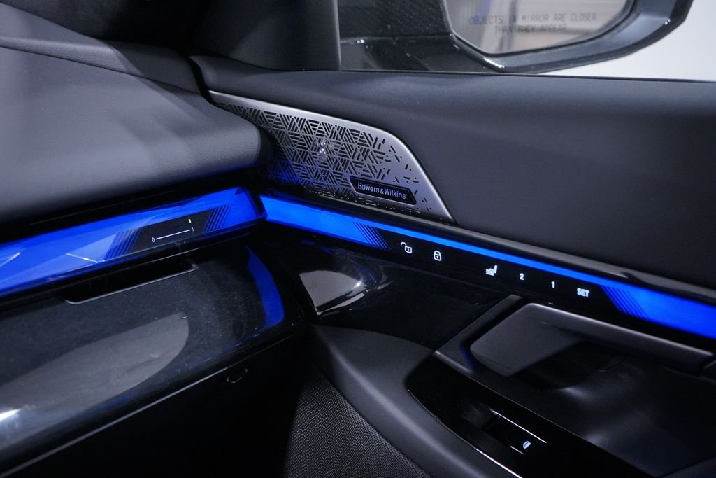 New 2027 Black Sapphire Metallic BMW Base image 19