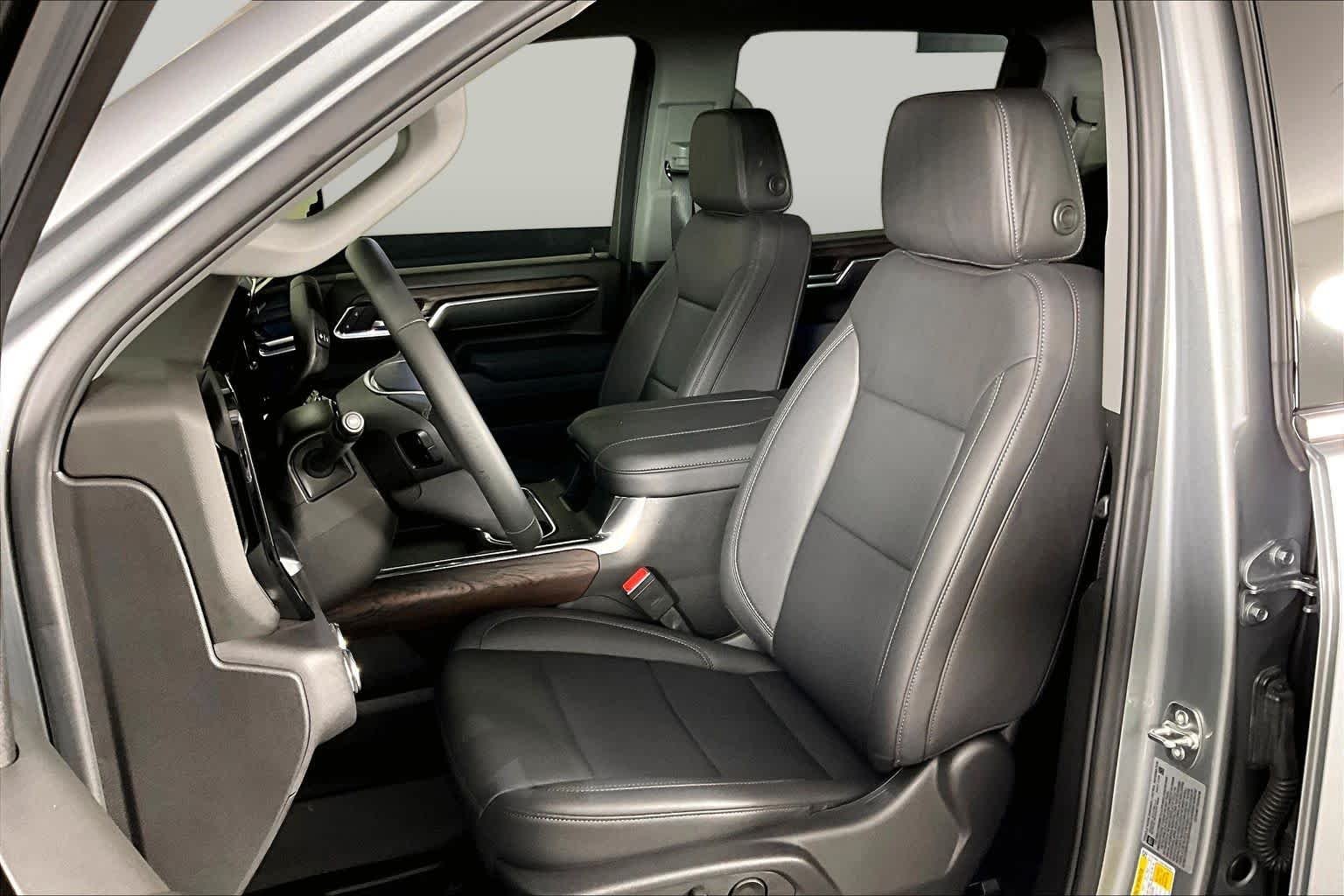 Certified Used 2025 Sterling Metallic GMC SLT image 8