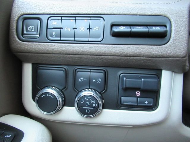 Used 2021 Beige GMC Denali image 24