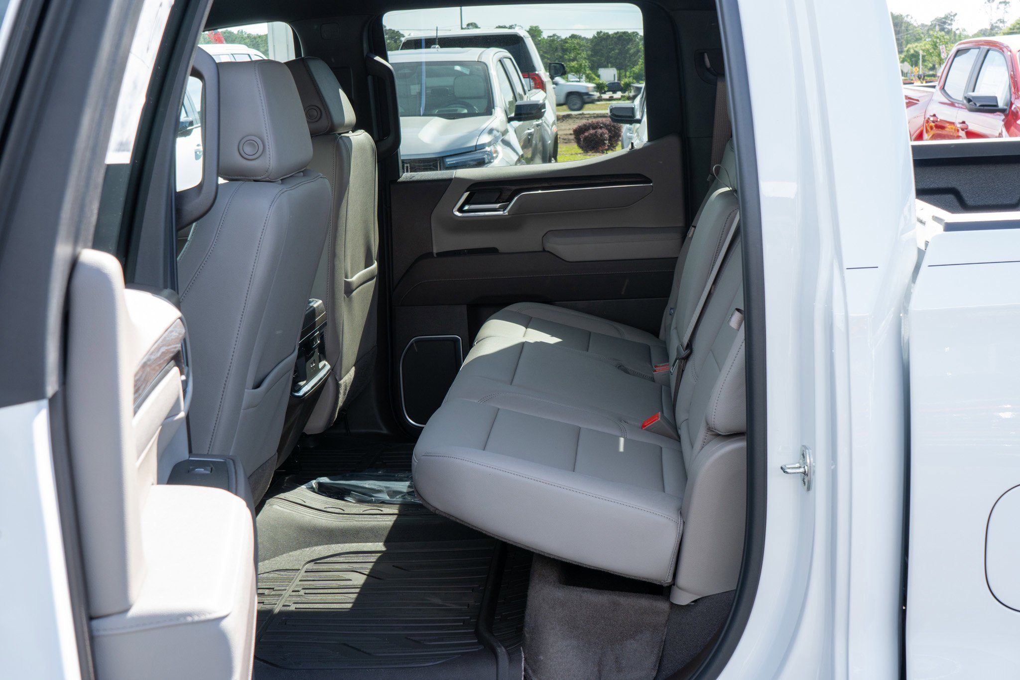 2026 GMC Sierra 1500 SLT - Photo 29