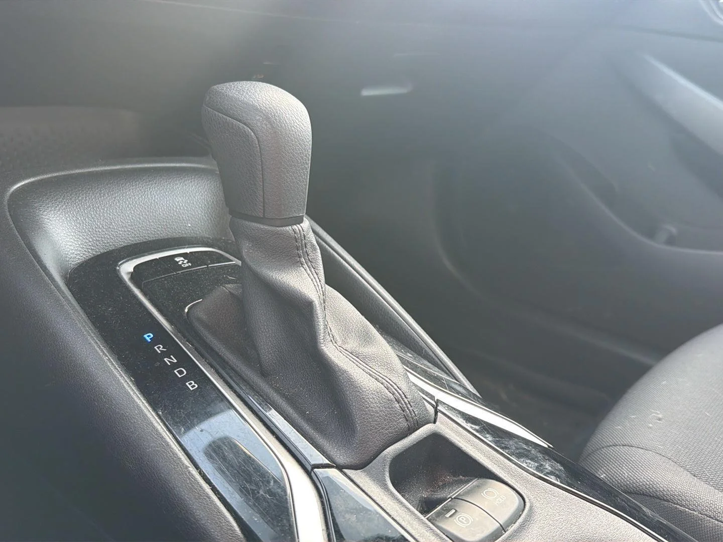 Used 2021 Classic Silver Metallic Toyota LE image 13