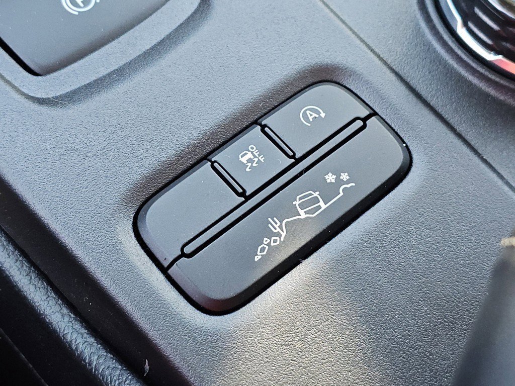 Used 2025 Oxford White Ford XLT image 11