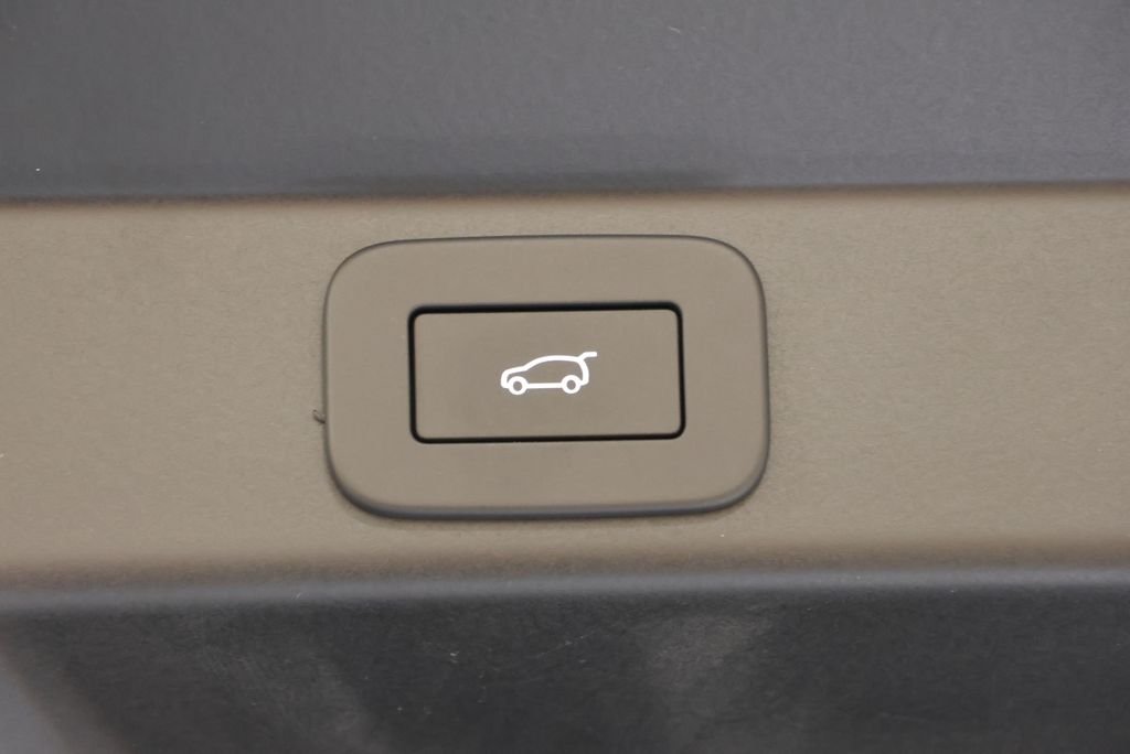 New 2026 Carpathian Grey Land Rover Dynamic SE image 48