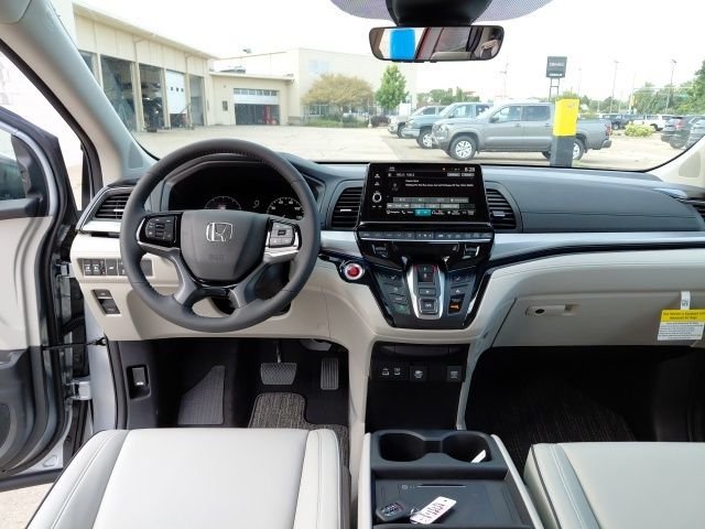 New 2026 Solar Silver Metallic Honda Touring image 28