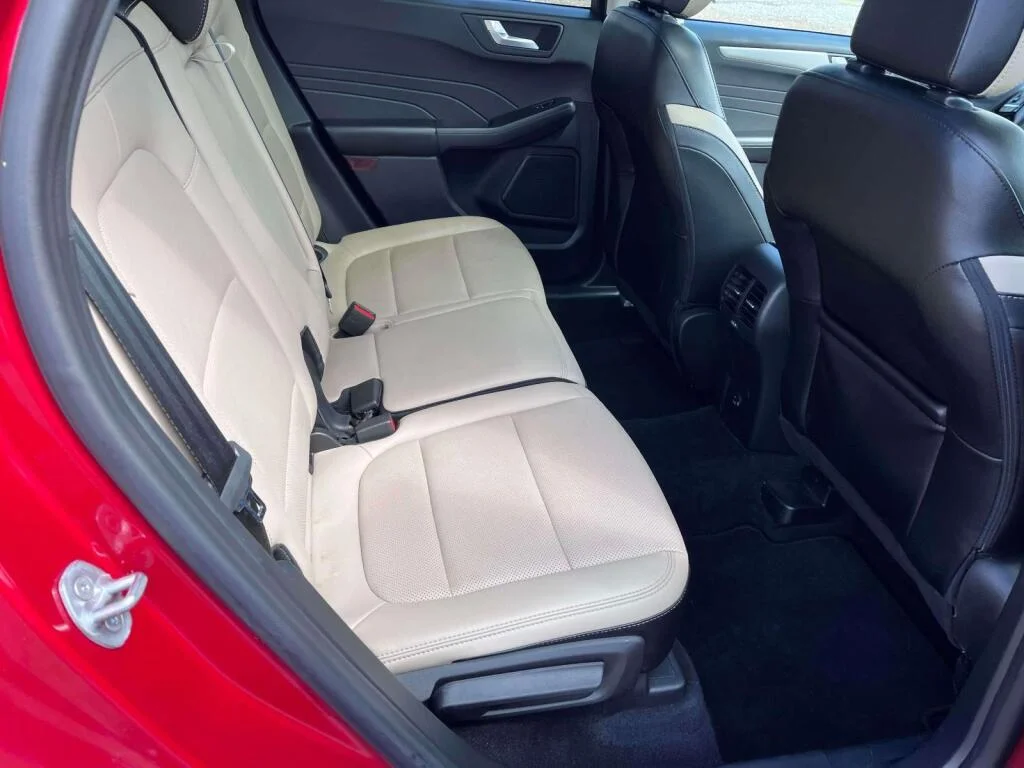 Used 2022 Rapid Red Metallic Tinted Clearcoat Ford SEL image 21