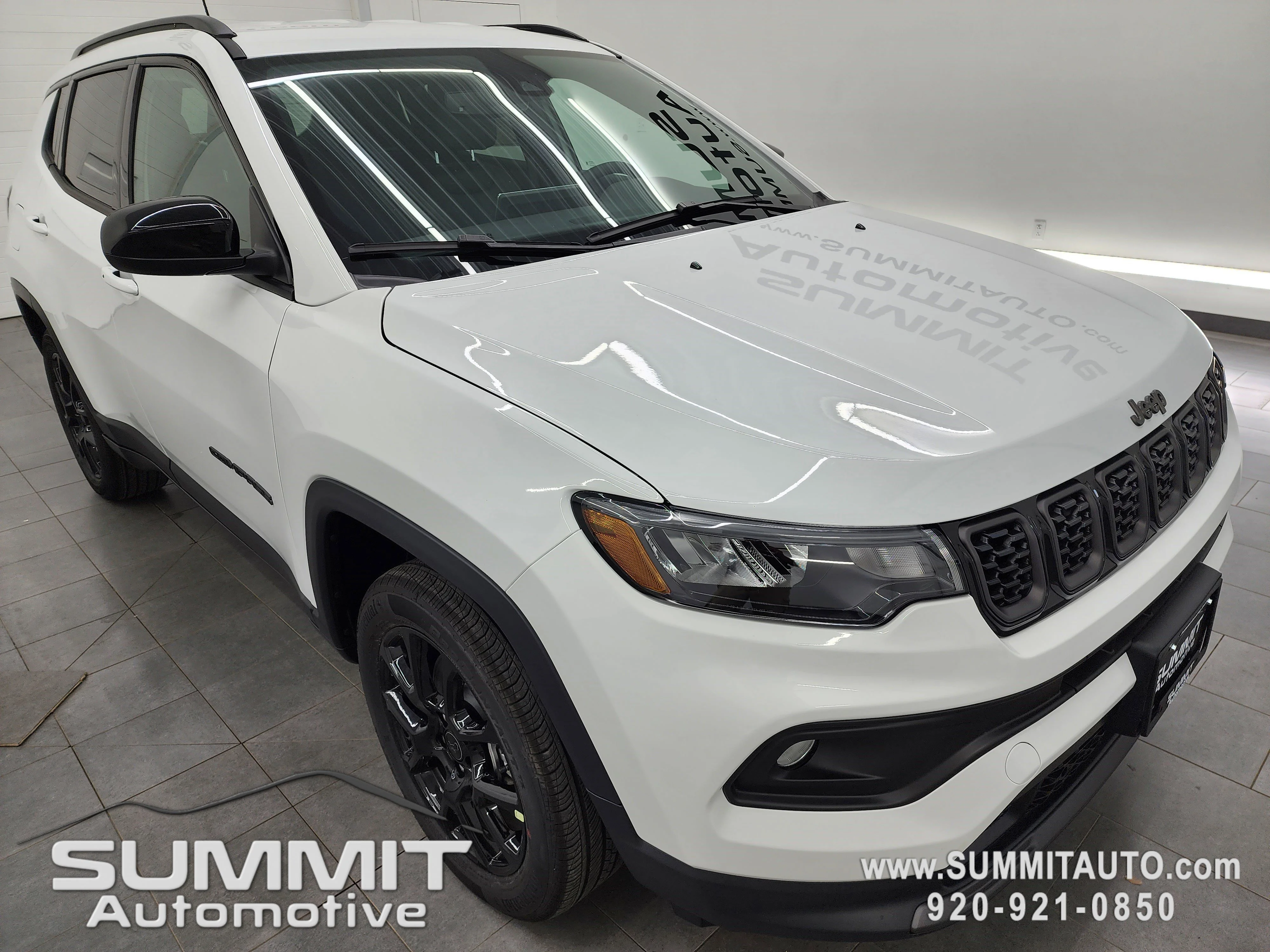 New 2026 Bright White Clearcoat Jeep Latitude image 2