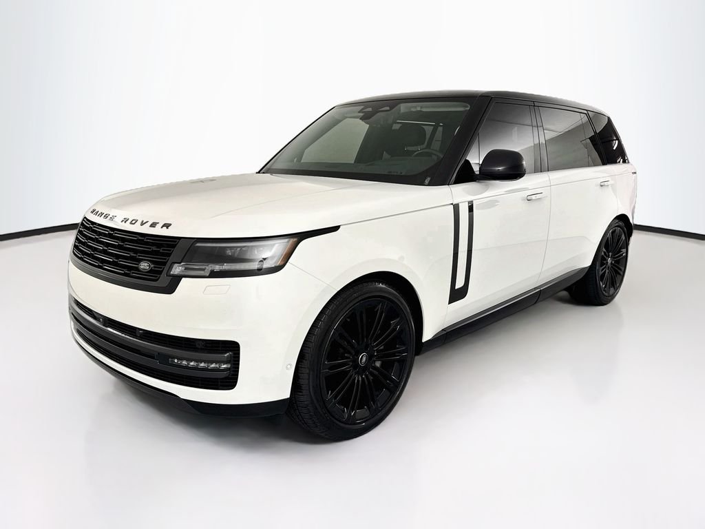 Used 2024 White Land Rover SE image 1