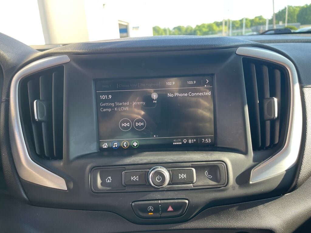 Certified Used 2023 Marine Metallic GMC SLE image 9