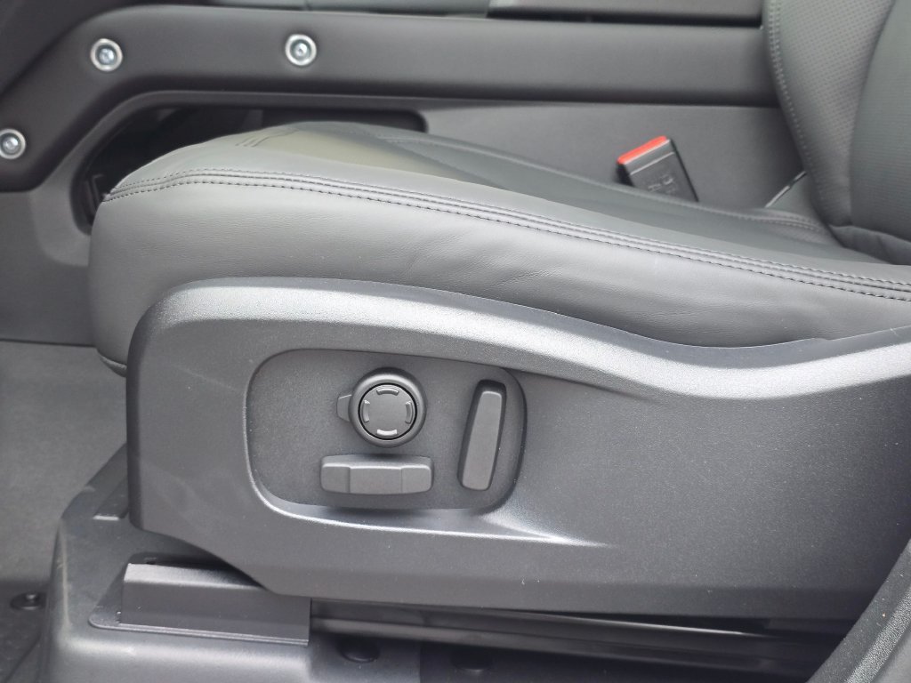 New 2026 Fuji White LAND ROVER X-Dynamic SE image 30