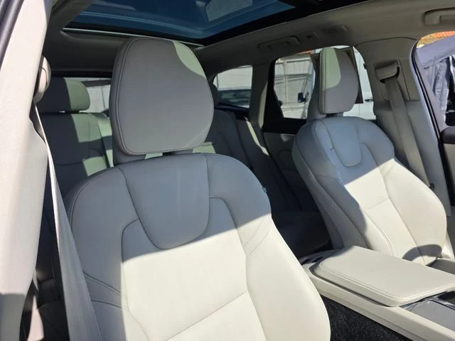 2023 Volvo XC60 Plus - Photo 11