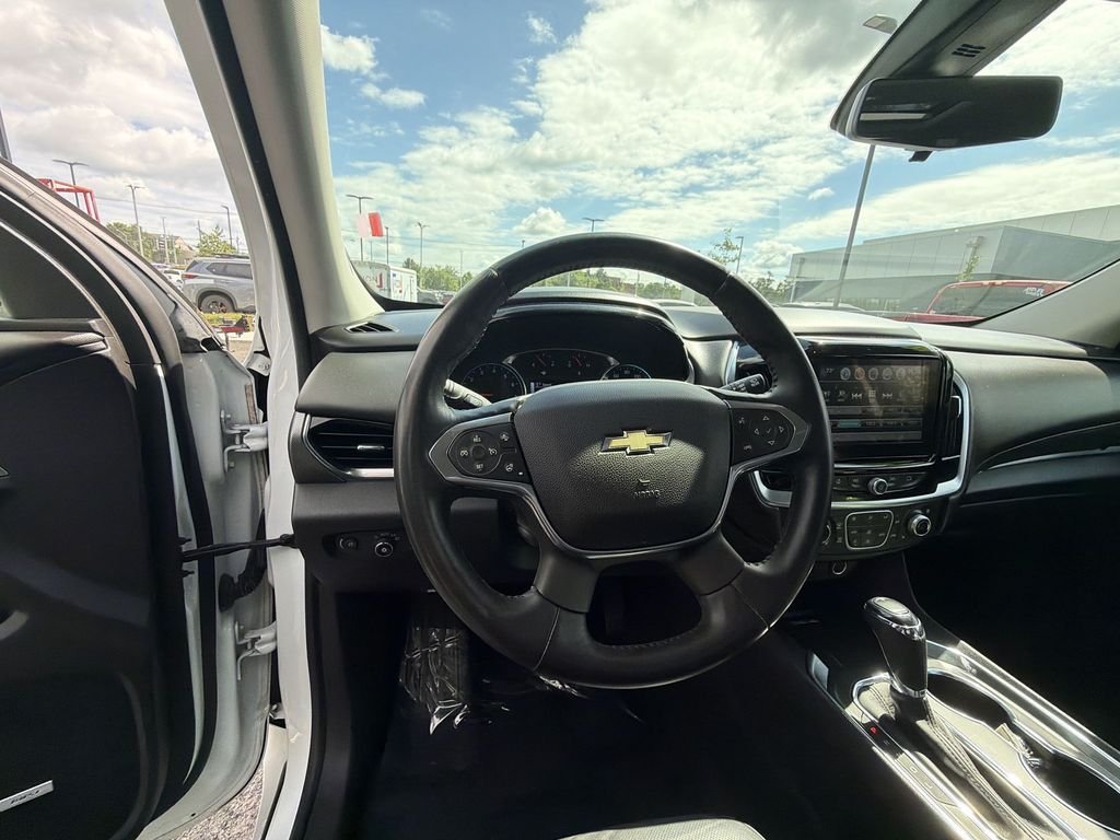 Used 2018 Summit White Chevrolet Premier image 14