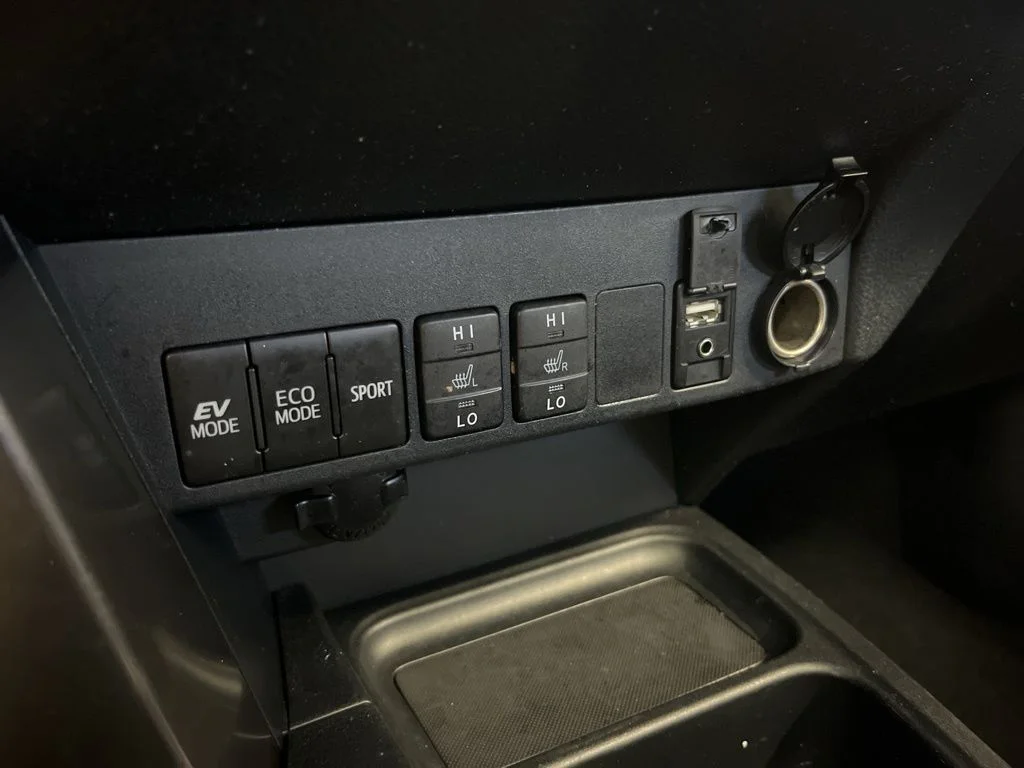 Used 2018 Black Toyota SE image 17