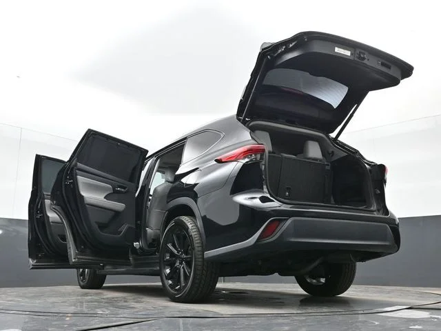 Used 2021 Black Toyota XLE image 46