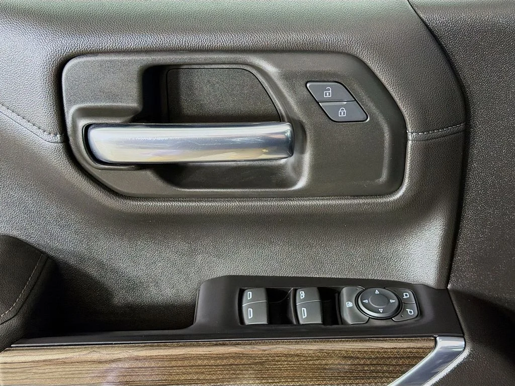 Used 2019 Blue Chevrolet LT Trail Boss image 18