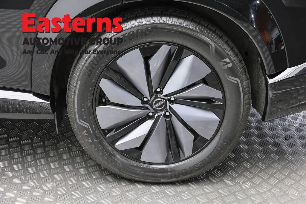Used 2023 Black Nissan ENGAGE image 8