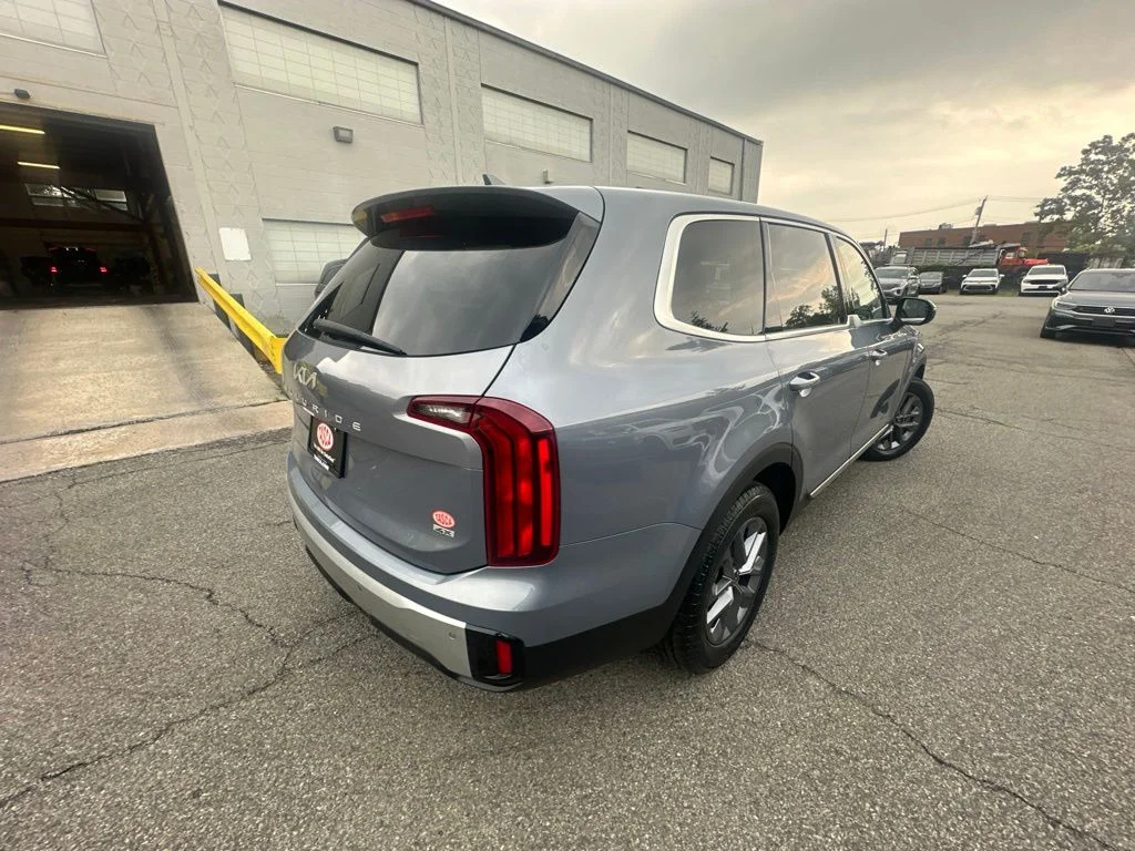 Used 2024 Silver Kia LX image 6